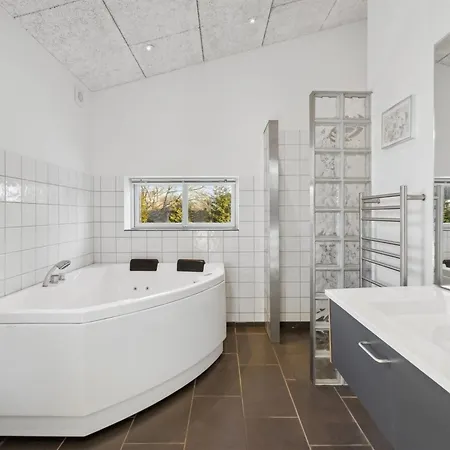 Feriehus Bjerne - 200m From The Sea By Interhome Rødvig